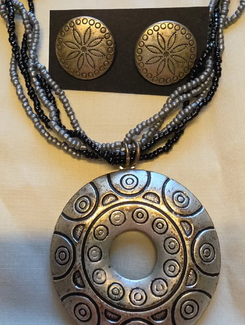 Beaded Multi-Strand Necklace witezxxh Silver-Tone Pendant and Stud Earrings